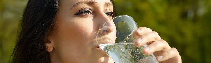 Comment bien boire de l'eau pétillante ?