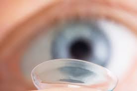 Lentilles de contact : les solutions multifonctions