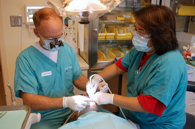 L’implant dentaire à la loupe !